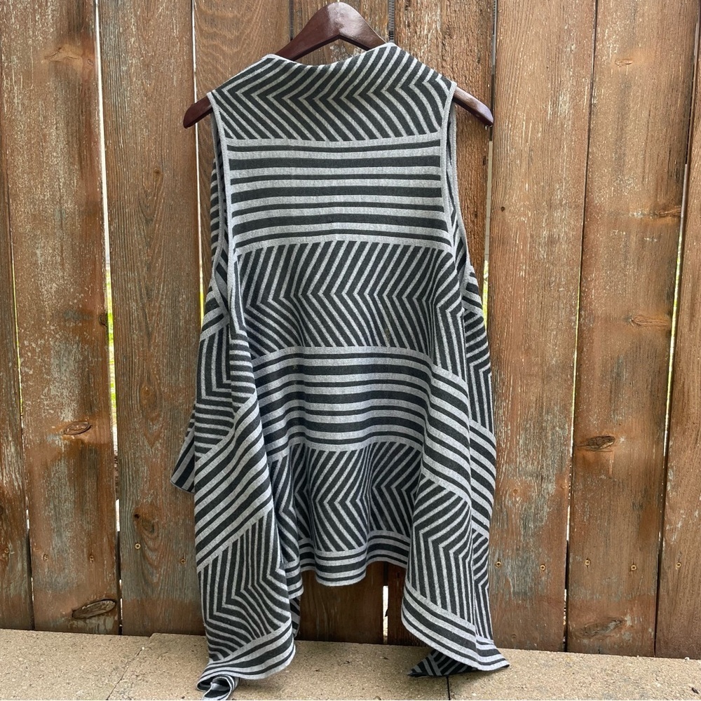 ENERGE Women’s Striped Gray Sleeveless Sweater Vest Open Front One Size - Picture 9 of 10